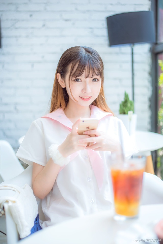 而原本魏延以为，这一路之上关卡重重，至少也能对庞统进行一些迟滞，可以让自己率领大军与庞统汇合，但结果依旧让他失望，从阆中一直行军到绵竹关，所有路过的城池，都已经换上了吕布的旗号，让魏延生出一股在自家领地行军的错觉。
